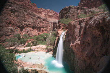 Idyllischer Blick auf die Havasu Falls im Grand Canyon National Park - CAVF25166