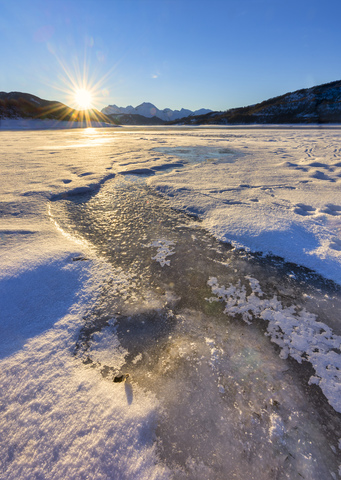 Italy, Abruzzo, Gran Sasso e Monti della Laga National Park, Lake Campotosto at sunrise in winter stock photo