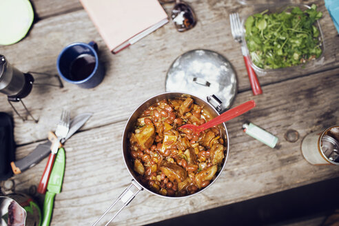 Overhead view of kidney beans in steel lunch box on wooden table - CAVF26588