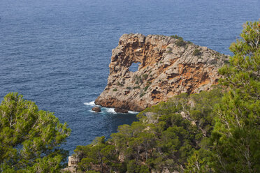 Spain, Balearic Islands, Mallorca, Deia, Peninsula Sa Foradada, natural arch - WWF04222