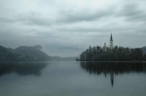 Slowenien, Bled, Bleder See, Kirche auf der Insel, lizenzfreies Stockfoto