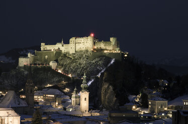 Österreich, Salzburg, Festung Hohensalzburg bei Nacht - STCF00504