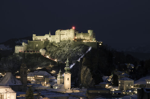 Österreich, Salzburg, Festung Hohensalzburg bei Nacht - STCF00504