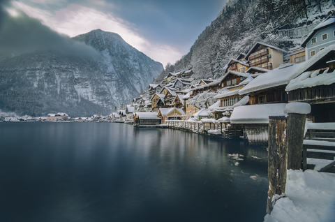 Austria, Salzkammergut, Hallstatt with Lake Hallstatt in winter stock photo