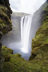 Island, Wasserfall Skogafoss - STCF00515