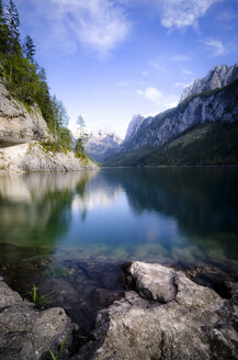 Österreich, Salzkammergut, Gosau, Gosausee, Dachstein und Gosaukamm im Hintergrund - STCF00526