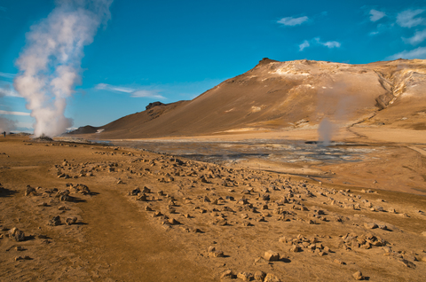 Island, Geothermiegebiet Hveraroend, Schlammtopf, dampfende Erde, lizenzfreies Stockfoto