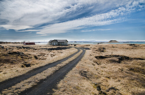 Island, Myvatn, Wohnhäuser am See - STCF00539