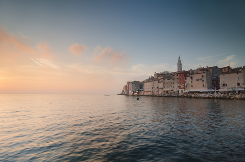Kroatien, Rovinj bei Sonnenuntergang, lizenzfreies Stockfoto