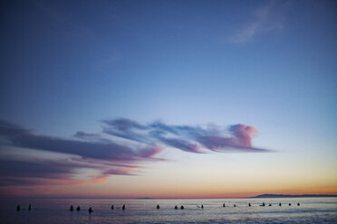 Landschaftlicher Blick auf den Strand gegen den Himmel bei Sonnenuntergang - CAVF27707