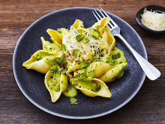 Conchiglioni Rigati mit Avocadosauce, Erbsen und Parmesan - KSWF01834