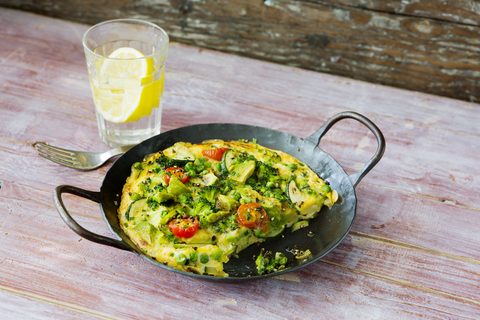 Avocado-Frittata, lizenzfreies Stockfoto