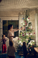 Mother with daughters decorating christmas tree - FOLF00056