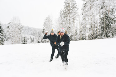 Young couple having snowball fight - FOLF00128