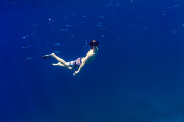 Man swimming underwater in sea - CAVF28413