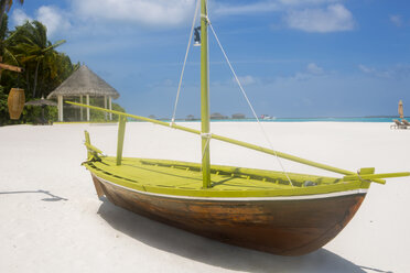 Maldives, boat on the beach - ZEF15243