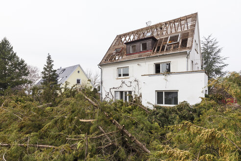 Deutschland, Stuttgart, Abriss eines Einfamilienhauses - WDF04484