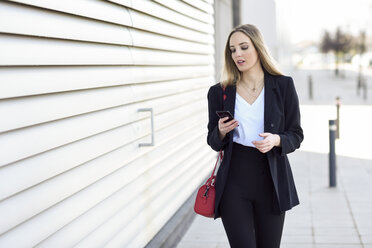 Portrait of businesswoman using cell phone - JSMF00127