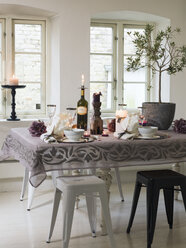 Elegant dining table - FOLF00392