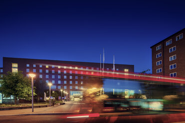 Krankenhaus Karolinska bei Nacht - FOLF00659