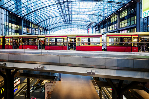 Blick auf den Berliner Hauptbahnhof - FOLF00691