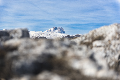 Italien, Abruzzen, Nationalpark Gran Sasso e Monti della Laga, Corno Grande im Winter, lizenzfreies Stockfoto