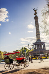 Siegessäule und Touristen-Dreiräder - FOLF00905