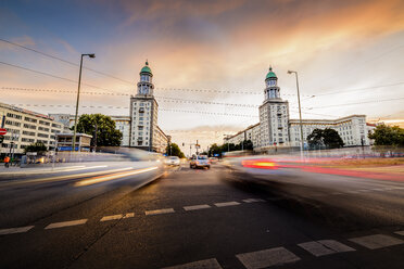 Blurred traffic on urban road - FOLF00909