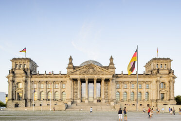 Reichstagsgebäude gegen klaren Himmel - FOLF00920