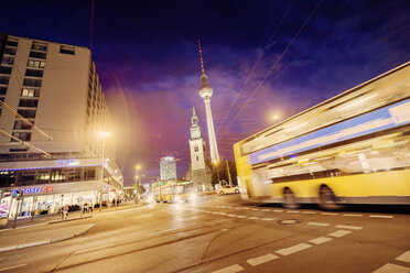 Night traffic on illuminated street - FOLF00932