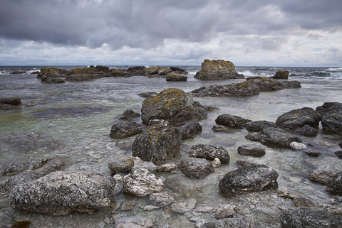 Gewitterwolken auf Gotland, Schweden, lizenzfreies Stockfoto