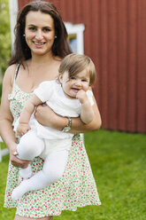 Portrait of mother holding baby girl - FOLF01138