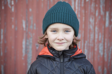 Portrait of boy in autumn - FOLF01332