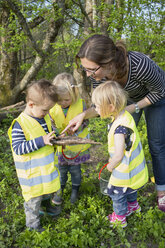 Woman taking care of children outdoors - FOLF01508