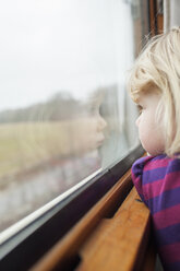 Girl traveling by train - FOLF01519