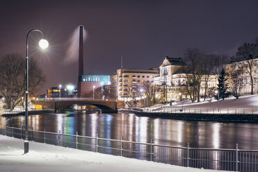 Winterliche Stadtszene mit Flussufer - FOLF01663