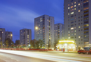 Millionenprojekt Architektur in der Herbstnacht - FOLF01672