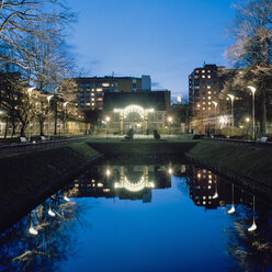 Folkets Park in Malmö in der Abenddämmerung - FOLF01724