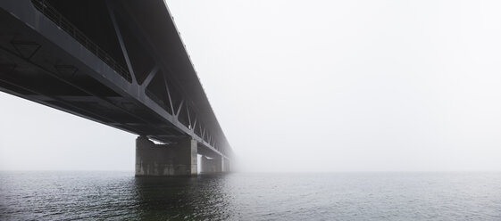 Öresundbrücke im Nebel - FOLF01734