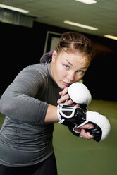 Young female boxer training in gym - FOLF01904