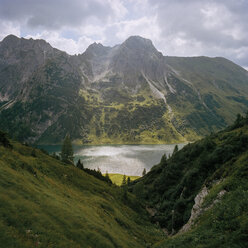 Bild eines Bergsees - FOLF01948