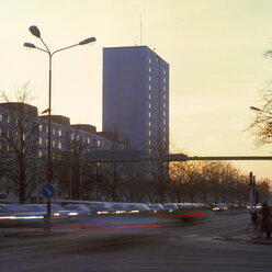 Bild von fahrenden Autos in der Stadt - FOLF01958