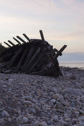 Wooden ship on beach - FOLF02010