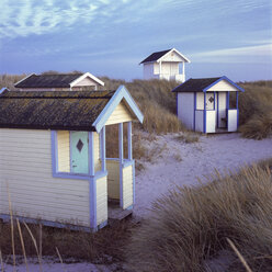 Strandhütten im Herbstabend - FOLF02036