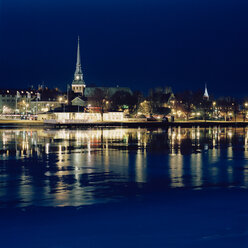 Stadtbild in der Winternacht - FOLF02061