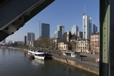 Germany, Hesse, Frankfurt, Financial district and Main river, promenade - WIF03496
