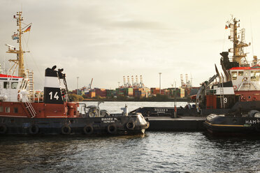 Schiffe im Hafen von Hamburg - FOLF02204