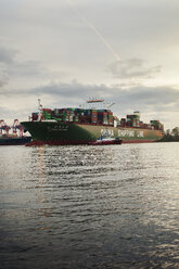 Containerschiff im Hamburger Hafen - FOLF02206