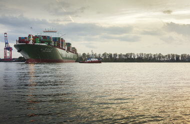 Containerschiff im Hamburger Hafen - FOLF02207