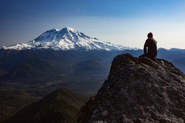 Male hiker sitting on mountain at Mount Rainier National Park - CAVF30128